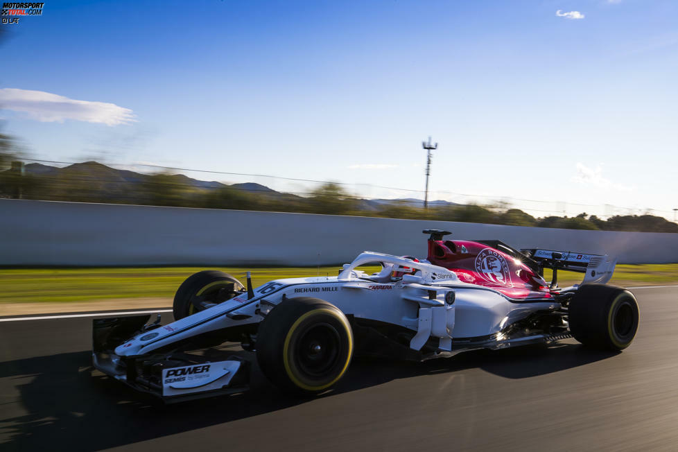 Mit neuer Führung und neuem Sponsoring startet Sauber 2018 nach Jahren im sportlichen Nirgendwo wieder durch. Doch der Name Sauber hat ausgedient: Im Februar 2019 wird das Team in Alfa Romeo Racing umbenannt.