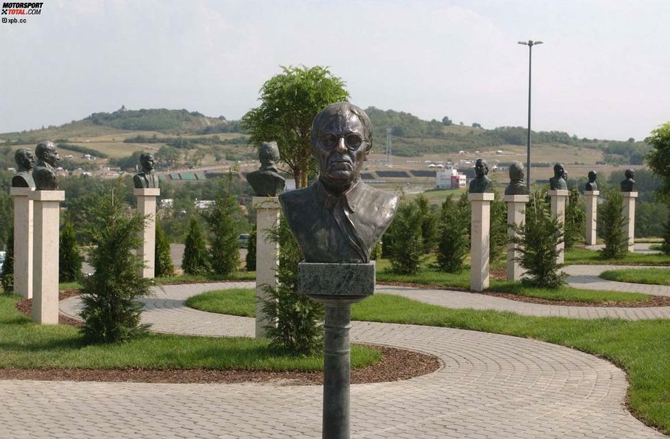 ... während man ihm in Barcelona sogar ein richtiges Denkmal gesetzt hat - buchstäblich!