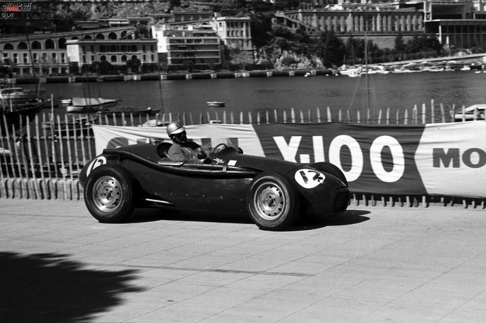 Nach dem Zweiten Weltkrieg verdiente sich Ecclestone mit verschiedenen Geschäften, unter anderem als Immobilien- und Autohändler, sein Startkapital für die Formel 1. 1957 wurde er Manager des mäßig erfolgreichen Rennfahrers Stuart Lewis-Evans, 1958 kaufte er das Connaught-Team. Ecclestone versuchte sogar, sich selbst als Fahrer für den Grand Prix von Monaco zu qualifizieren - erfolglos.