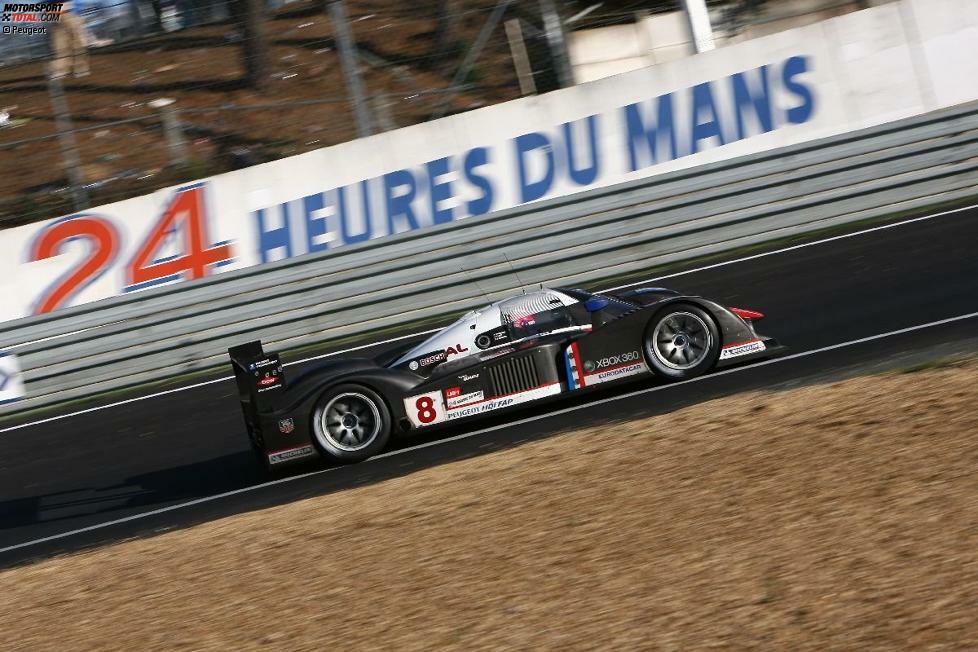 Im Zeittraining bringt Stéphane Sarrazin die Franzosen zum Jubeln. Der Peugeot-Pilot prügelt den 908 auf die Pole-Position und stellt Audi in den Schatten. Aber im Rennen behalten die Ingolstädter die Oberhand.