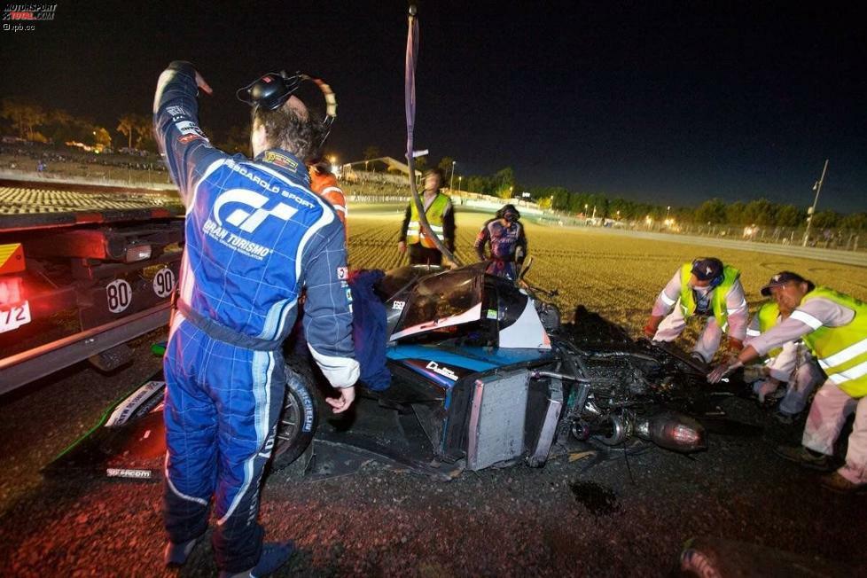 An der Sarthe schickt man erstmals auch einen 908 im Kundeneinsatz ins Rennen. Doch das Team von Henri Pescarolo hat mit dem LMP1-Diesel kein Glück. Benoit Treluyer zerlegt den Wagen in der Nacht. Trotzdem endet die Audi-Siegesserie...