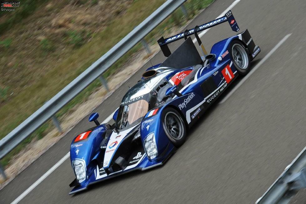 2011 beginnt eine neue Ära im Prototypensport. Le-Mans-Veranstalter ACO hat die Regeln verändert, Peugeot und Audi bauen neue Prototypen für das kommende Jahr. Beim ersten Blick auf den neuen Peugeot 90X wird deutlich: da steckt viel vom 908 drin...