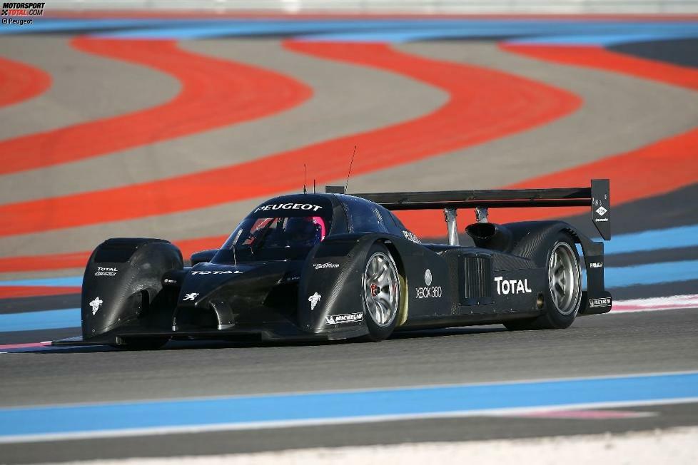 Am 4. Januar 2007 um genau 9:08 Uhr rollt der Peugeot 908 erstmals zu einer offiziellen Testsession und stellt sich der Konkurrenz. In Le Castellet wird sofort klar: Der neue Löwe ist pfeilschnell, hat aber noch Kinderkrankheiten.