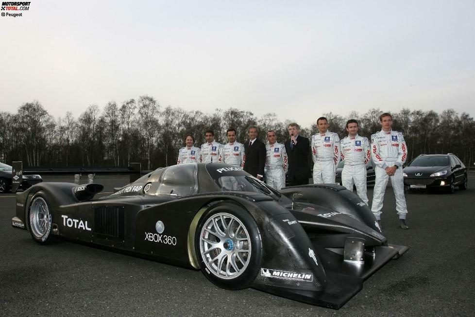 Mitte Januar präsentiert sich das Peugeot-Werksteam der Öffentlichkeit. In Mortefontaine werden nicht nur die Autos, sondern auch prominentes Personal vorgestellt: Unter anderem sind Sébastien Bourdais und Jacques Villeneuve an Bord.