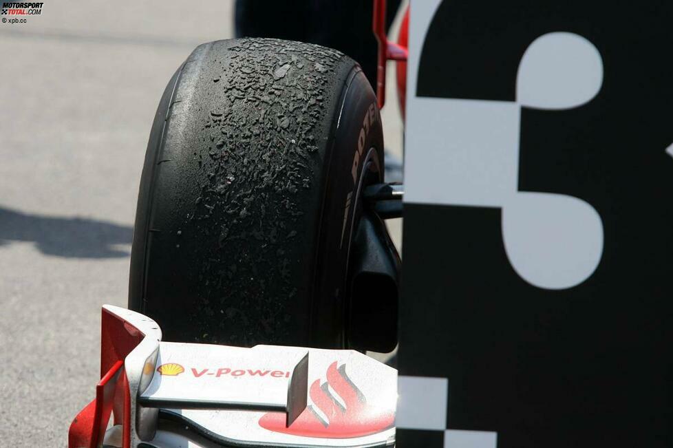 Der Grand Prix von Kanada wurde zur wahren Reifenschlacht, Graining (Körnen, entsteht durch zu hohe Temperatur der Lauffläche bei zu niedriger Temperatur des inneren Gummis) der Bridgestone-Pneus brachte das Rennen völlig durcheinander. Fernando Alonso fuhr mit diesen Reifen als Dritter auf das Podium.