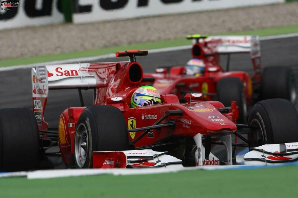 Grand Prix von Deutschland in Hockenheim: Felipe Massa führte das Rennen an - und machte plötzlich für Fernando Alonso Platz, ließ seinen Teamkollegen überholen. 