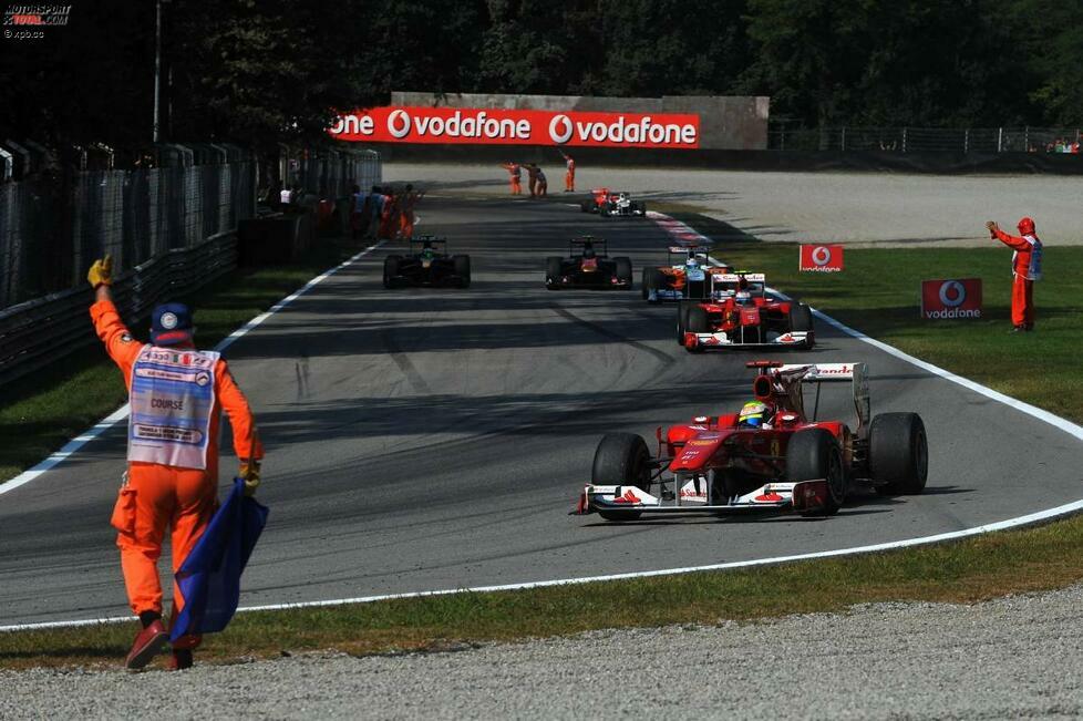 Bravissimo, Ferrari! Fernando Alonso setzte in der zweiten Saisonhälfte zu einer sensationellen Aufholjagd an und gewann unter anderem den Ferrari-Grand-Prix in Monza. Spätestens jetzt war der Spanier wieder mittendrin im Titelkampf - und sagte vor lauter Emotionen: 