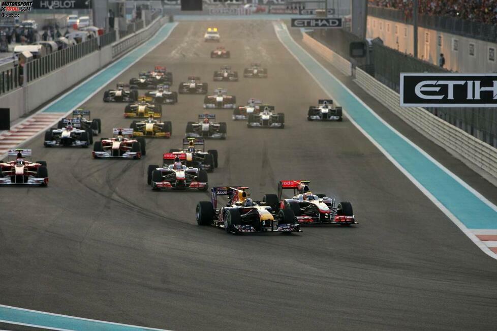 WM-Showdown in Abu Dhabi: Sebastian Vettel gewann das Qualifying und machte auch in der ersten Kurve alles richtig, knallte Lewis Hamilton entschlossen die Tür zu. Von da an ließ er nichts mehr anbrennen und gewann das Rennen souverän. Fernando Alonso wurde nur Siebter, Mark Webber Achter.