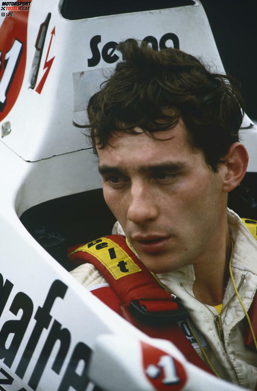 Abseits der Strecke gibt sich Senna oft nachdenklich und philosophisch: Sennas unerschütterliches Selbstbewusstsein führe dazu, dass er nach Niederlagen alles in Frage stellt. Seine Kraft schöpft er aus dem Glauben an Gott.