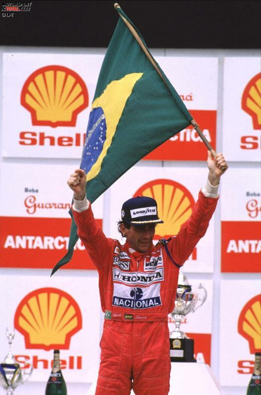 Einer der emotionalsten Triumphe: Senna bezwingt in Interlagos 1991 nicht nur die Konkurrenz, sondern auch sein defektes Getriebe, quält sich unter immensen körperlichen Anstrengungen ins Ziel und feiert den ersten Sieg auf seiner Heimstrecke.