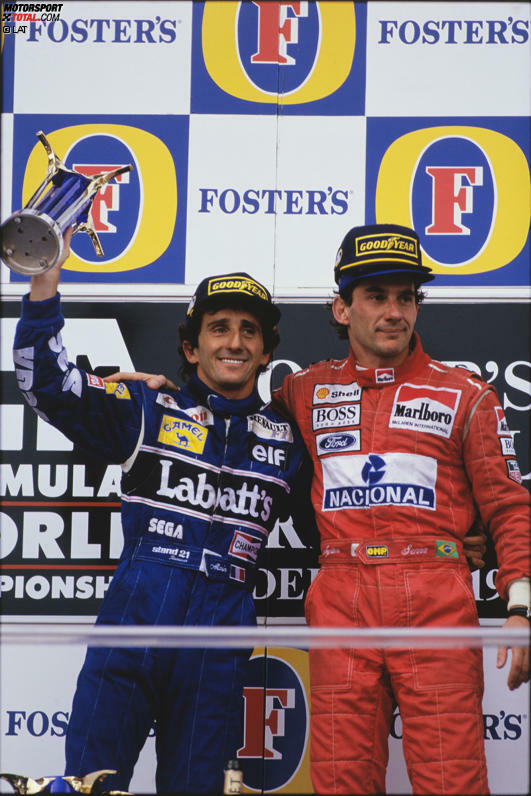 Beim Saisonfinale 1993 in Adelaide feiert Senna seinen 41. und letzten Grand-Prix-Sieg. Auf dem Podium zeigt er Größe und holt den zweitplatzierten Prost zu sich auf das Siegertreppchen hoch. Prost ist zum vierten Mal Weltmeister und beendete seine Karriere.