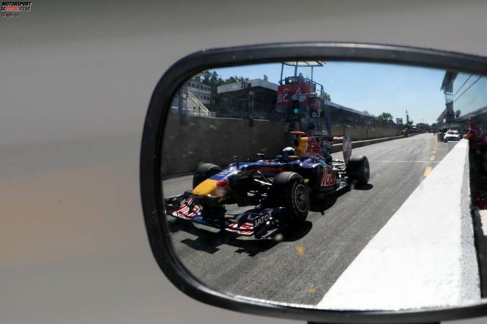 Rückblickend betrachtet war der Auftritt von Sebastian Vettel in Monza extrem stark. Trotz zwischenzeitlicher technischer Probleme schaffte es der Heppenheimer noch auf Platz vier. Noch viel wichtiger: Er besiegte seinen Red-Bull-Teamrivalen Mark Webber.