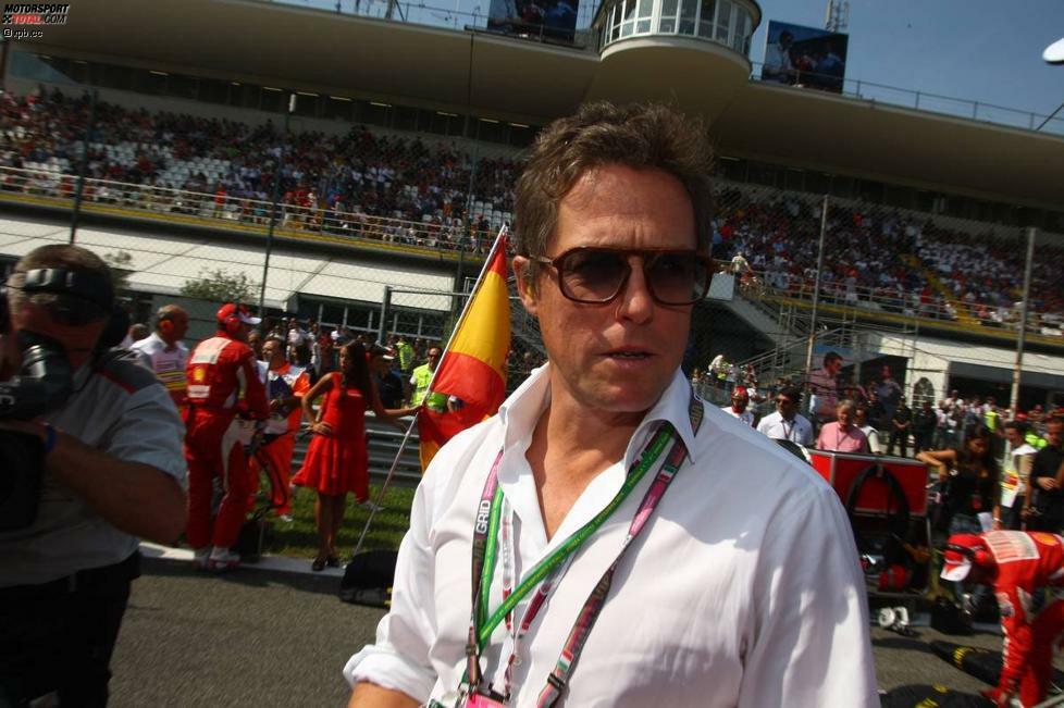 Frauenschwarm Hugh Grant zog am Sonntag die Blicke auf sich. Der Brite war als Gast von Ferrari vor Ort. 