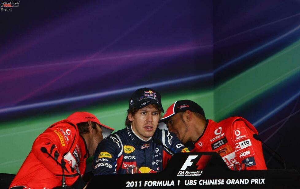 Generell scheint der McLaren-Pilot bei den FIA-Pressekonferenzen stets irgendeinen Schabernack im Sinn zu haben. Auch am Samstag nach dem Qualifying unterhielt er sich lieber mit Jenson Button, als den Schilderungen von Sebastian Vettel zu lauschen.