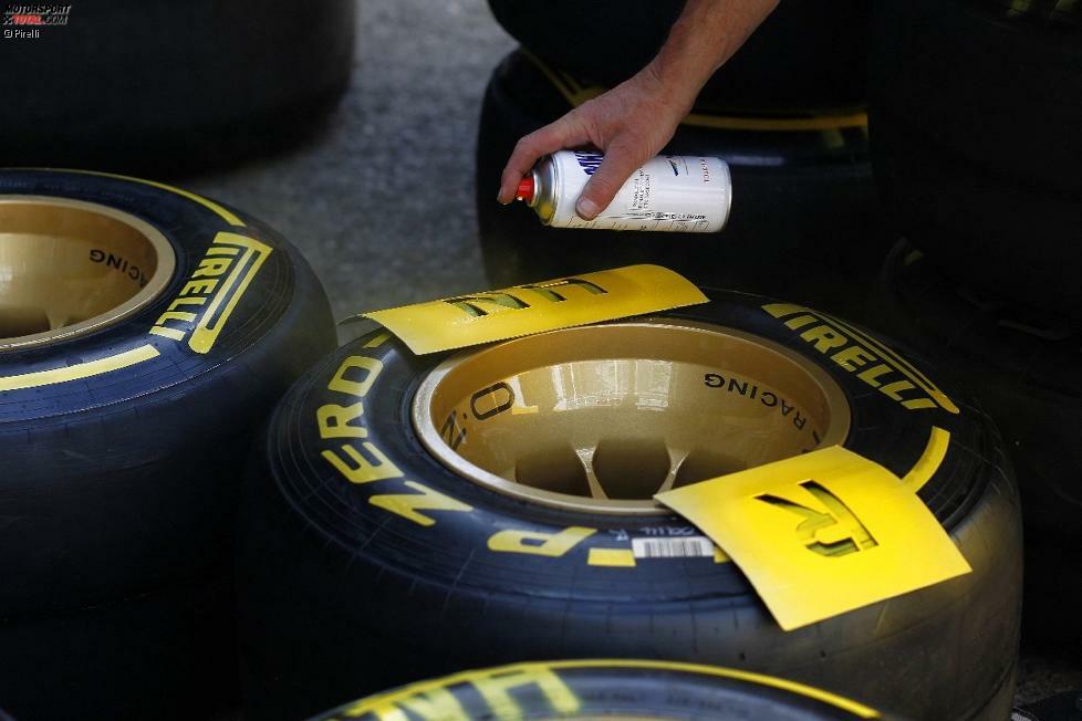 Die Vorbereitungen vor dem Grand Prix von Spanien: Pirelli färbt die weicheren Option-Reifen gelb ein (die härtere Mischung ist silber), ...