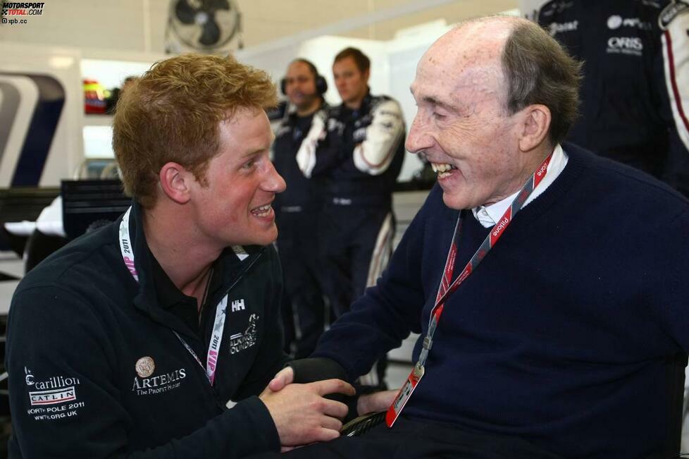 ... ebenso wie Prinz Harry, der unbedingt Sebastian Vettel treffen wollte, aber mit seinem Landsmann Frank Williams am meisten Spaß hatte. Auf dem Grid gab ihm Bernie Ecclestone einen Pass: 
