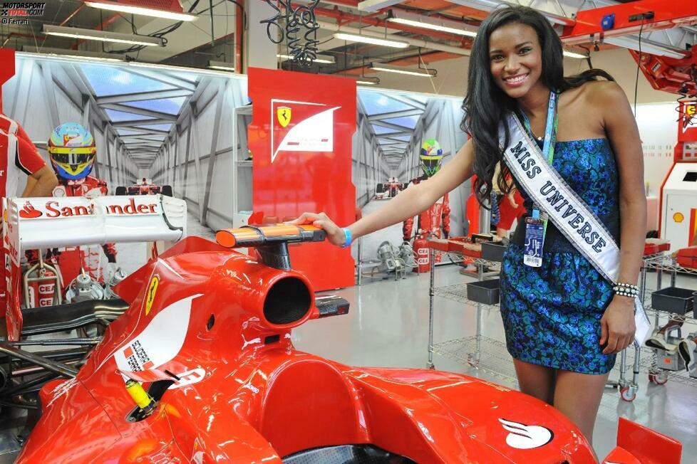 Doch die angenehmen Seiten des Lebens sollten bei aller Arbeit nicht zu kurz kommen. Die Ferrari-Mechaniker hatten zum Beispiel Mühe, die Konzentration zu wahren, als die aktuelle Miss Universe (Leila Lopes aus Angola) durch die Box stöckelte.