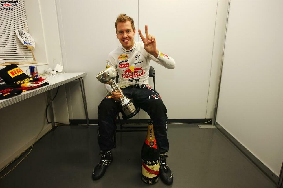 Endlich eine Minute Ruhe: Vettel und sein Pokal.