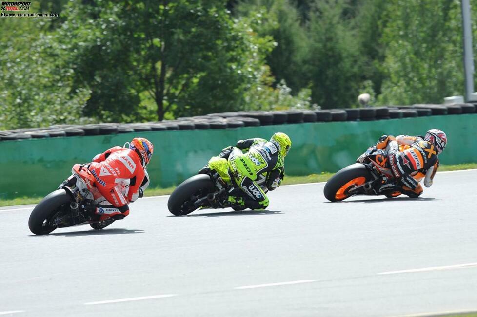 14. August, Grand Prix von Tschechien

Nach der Sommerpause findet eines der spannendsten Rennen des Jahres im tschechischen Brünn statt. Marc Marquez und Stefan Bradl kämpfen bis zur Ziellinie mit Andrea Iannone und Alex de Angelis um den Sieg. Feiern darf Andrea Iannone, während Marquez als Zweiter wieder einen Platz vor Bradl ins Ziel kommt.

Punktestand: Bradl 183 - Marquez 140