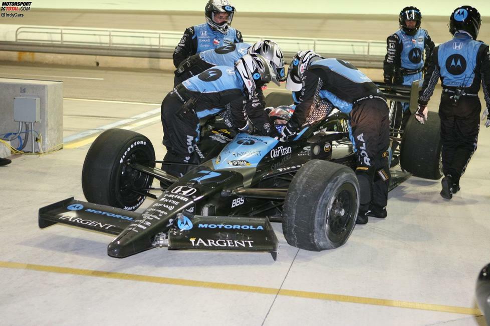 Saftiger Fehlstart: In ihrem ersten IndyCar-Rennen für Andretti rauscht Danica Patrick im März 2007 gleich in die Boxenmauer von Homestead.