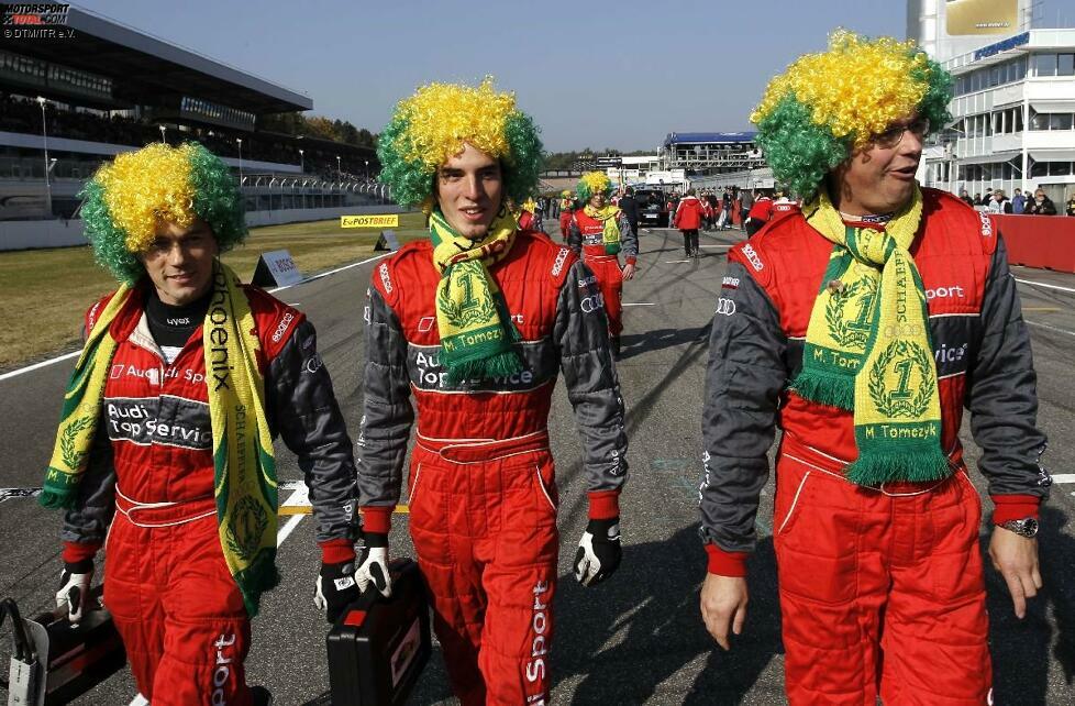 Entsprechend gelassen konnten der neue DTM-Meister und seine Crew das letzte Wochenende des Jahres angehen: Der Phoenix-Mannschaft wurde es bei den eisigen Temperaturen jedenfalls nicht kalt.