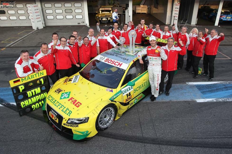 Das gesamte Team um Champion Tomczyk nahm in Hockenheim auch Abschied vom Audi A4 DTM.