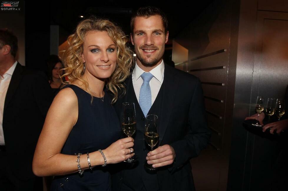 Am Abend ging es gesitteter zu. Tomczyk mit seiner Verlobten Christina Surer bei der Saisonabschluss-Feier von Audi.