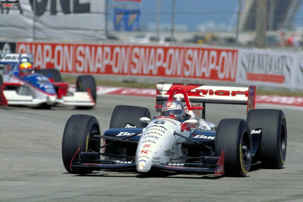 1995 erlebt Newman/Haas-Rückkehrer Michael Andretti (hier in Long Beach) eine Saison voller Pleiten, Pech und Pannen