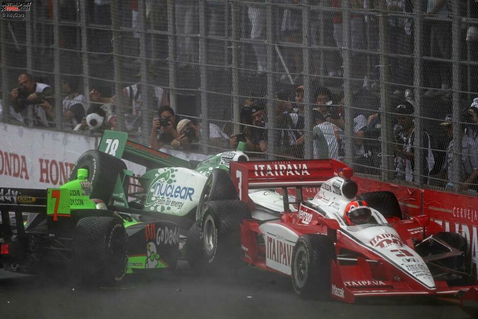 Regen in Sao Paulo und ein prominent besetzter Crash: Danica Patrick, Simona de Silvestro und Helio Castroneves 