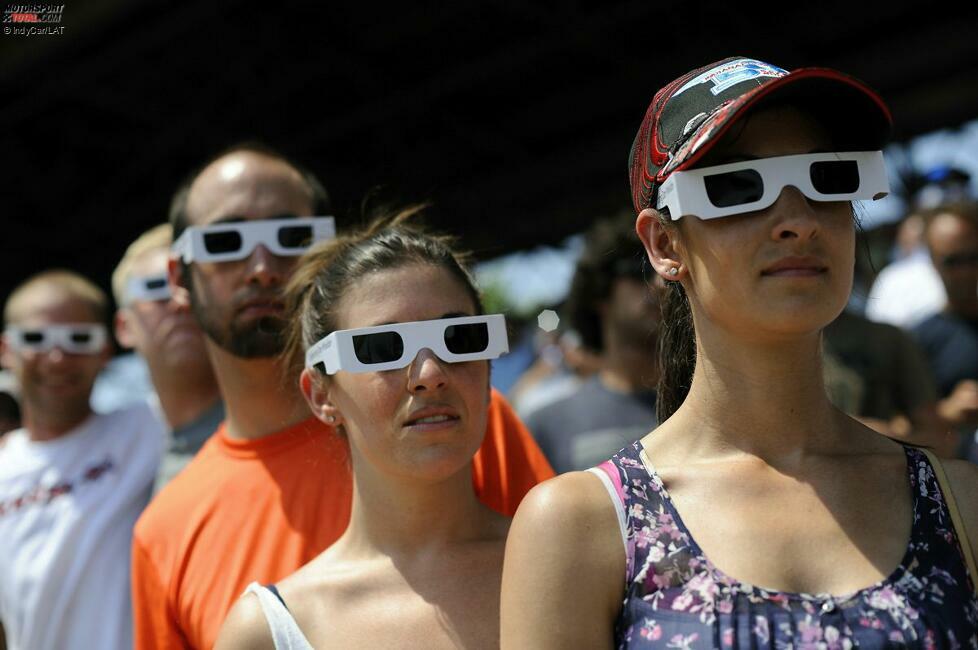 Indy 500, Mai 2012: Die weißen Brillen zum Andenken an Dan Wheldon