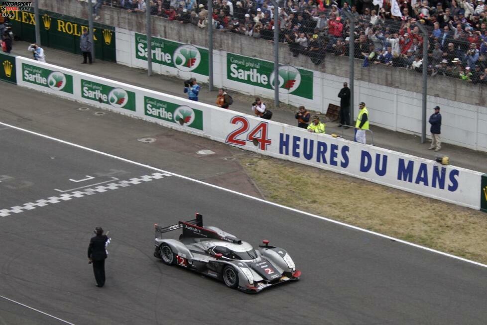 Mit einem fulminanten Zielsprint rettete Andre Lotterer den Audi mit der Startnummer 2 in Führung über die Ziellinie. Nur 13 Sekunden Vorsprung.