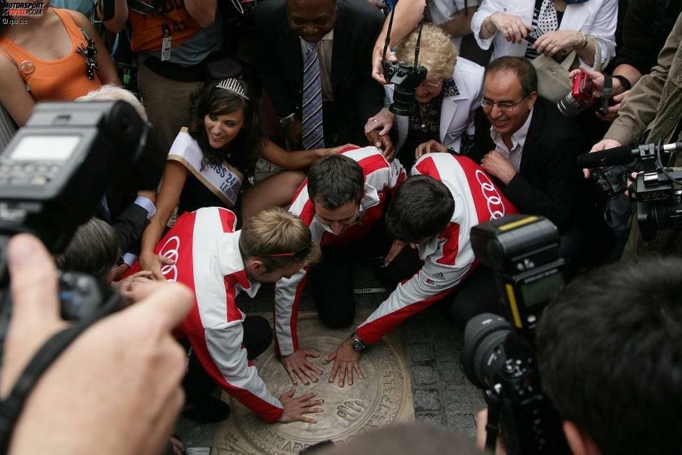 Sie hatten im Vorjahr Geschichte geschrieben: Mike Rockenfeller, Romain Dumas und Timo Bernhard kamen als Titelverteidiger nach Le Mans. 2011 hatte das Audi-Trio jedoch kein Glück.