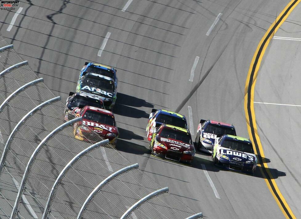 Talladega im April 2011: Es formiert sich der Zielsprint, der zum engsten NASCAR-Finale aller Zeiten werden sollte...