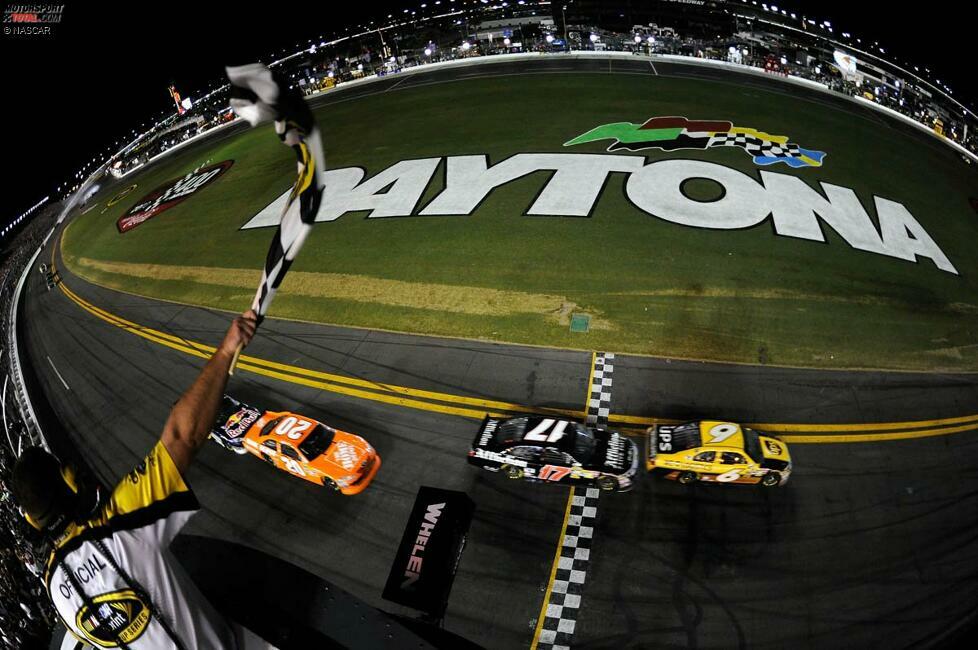 Wieder ein neues Gesicht in der Victory Lane: David Ragan gewinnt im Juli 2011 das Sommerrennen von Daytona. Genutzt hat es ihm nichts: Am Jahresende verlor er sein Roush-Cockpit mangels Sponsoren