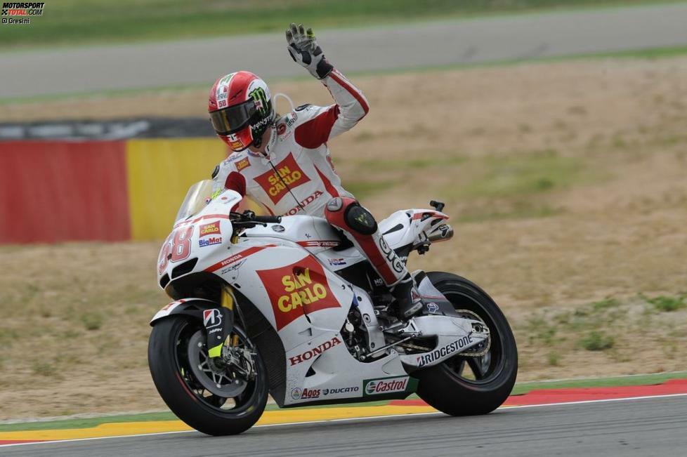 23. Oktober 2011: Marco Simoncelli ist tot. Der Gresini-Honda-Pilot erlag am Rennsonntag beim Grand Prix von Malaysia seinen schweren Verletzungen, die er sich wenige Minuten zuvor bei einem Unfall zugezogen hatte. Der 250er-Weltmeister von 2008 wurde nur 24 Jahre alt. Wir blicken auf die Stationen einer viel zu kurzen Karriere.