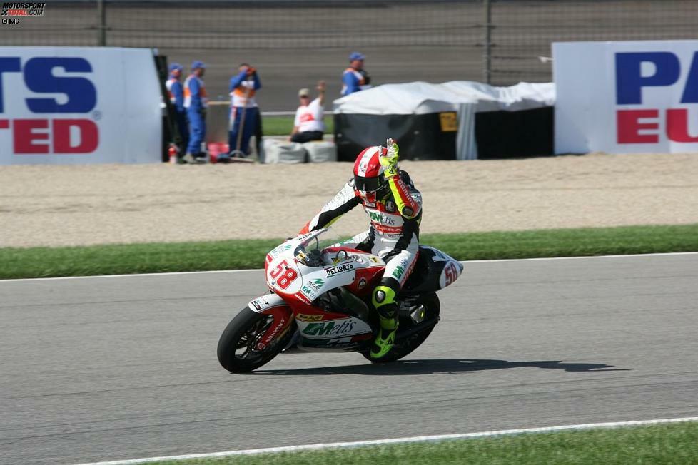 In der Achtelliterklasse konnte Simoncelli zwar in drei Jahren immerhin zwei Rennen gewinnen, doch der schlacksige Italiener war schlicht zu groß für die kleinen Maschinen. 2006 folgte der Wechsel zu Gilera in der 250er-Kategorie.