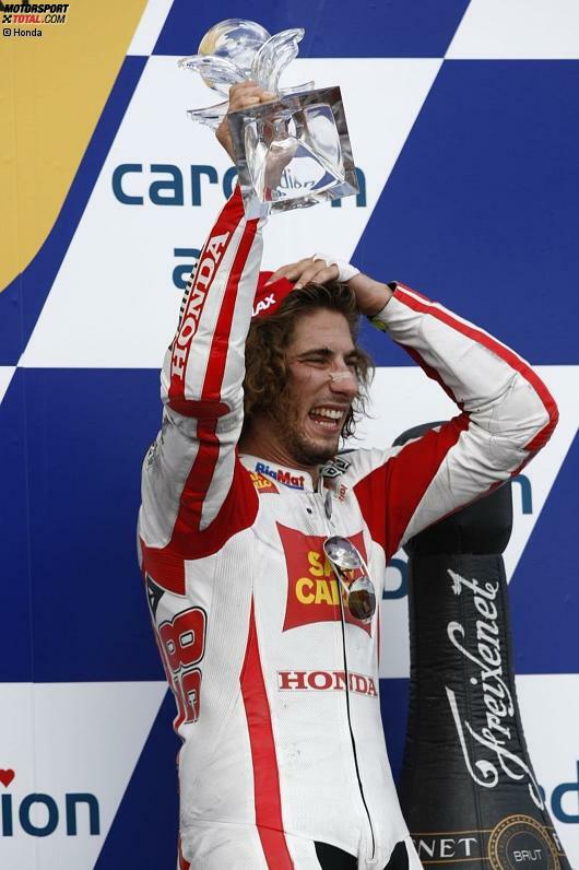 Simoncelli nahm sich die öffentliche Kritik zu Herzen und hielt sich in den folgenden Rennen zurück. Beim Grand Prix von Tschechien feierte er mit Rang drei seinen ersten Podestplatz in der MotoGP. Danach folgten drei vierte Plätze und mit Rang zwei auf Phillip Island seine letztlich beste Platzierung in der MotoGP.