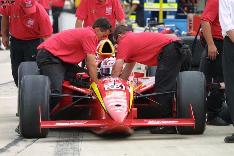 Stewart unternimmt am 27. Mai 2001 einen Doppelstart beim Indy 500 und direkt danach beim Coca-Cola 600. In Indianapolis wird er Sechster, in Charlotte Dritter. So erfolgreich war bei an diesem legendären US-Motorsport-Doppel noch nie jemand.