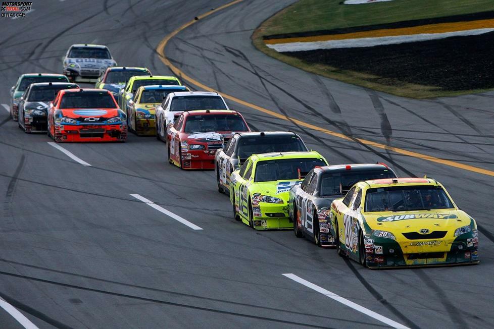 2008: Der späte Saisonsieg in Talladega mit Toyota-Power. Es bleibt Stewarts einzige Saison mit japanischen Motoren.