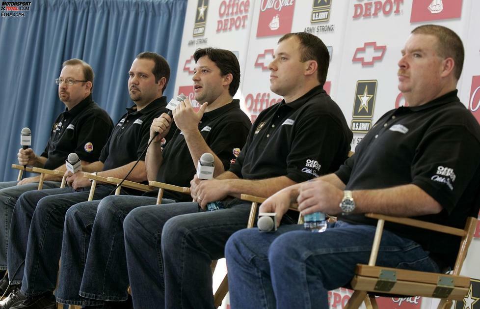 2009 beginnt das Kapitel Stewart/Haas Racing, rechts neben Stewart sein neuer Teamkollege Ryan Newman.