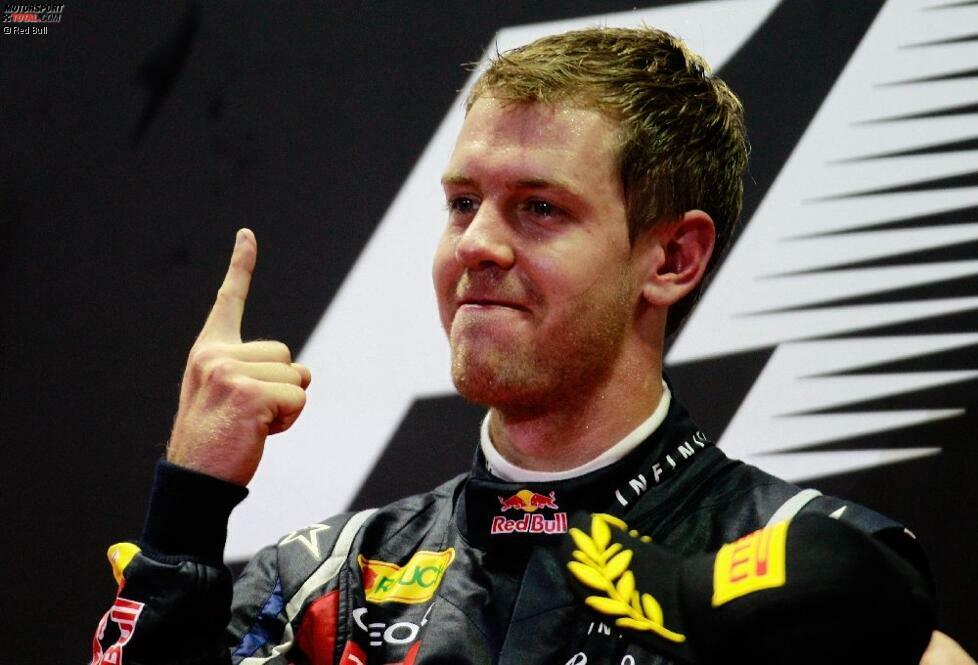 25. September, Großer Preis von Singapur:

Nach einem perfekten Wochenende mit der elften Pole-Position und dem neunten Sieg fehlt Vettel nur ein einziger Punkt zum vorzeitigen Titelgewinn, da Button auf den zweiten Platz fährt und damit als letzter verbliebener Verfolger rechnerisch die WM noch offen hält. Webber, Alonso und Hamilton belegen die Plätze drei bis fünf und sind damit aus dem Rennen.

WM-Stand: Vettel 309 - Button 185 - Alonso 184 - Webber 182 - Hamilton 168