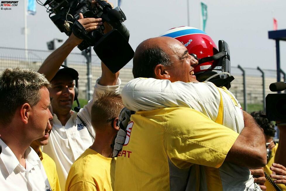SEAT-Sportchef Jaime Puig und SEAT-Werksfahrer Yvan Muller hatten 2007 allen Grund zum Jubeln. Der Franzose landete beim erst zweiten Einsatz des SEAT Leon TDI gleich einen Volltreffer und fuhr in Oschersleben zum Sieg. 