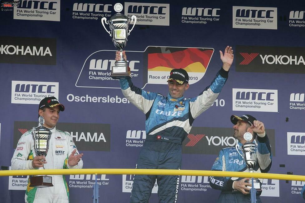 Alain Menu jubelt in Oschersleben: 2010 sorgt der Schweizer für den ersten Chevrolet-Sieg in der Motorsport Arena.