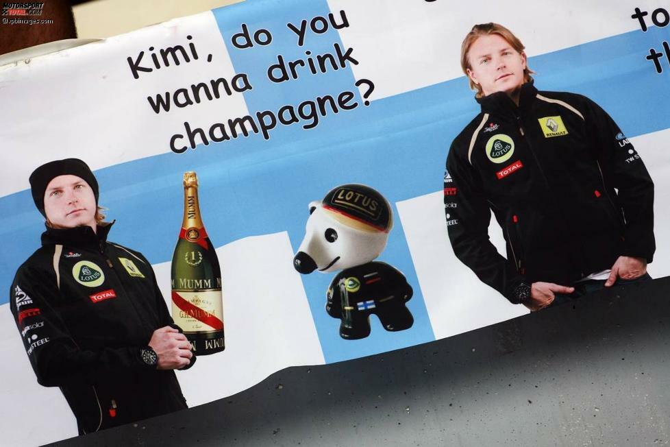 Auf den Sieger-Champagner muss Kimi Räikkönen noch ein bisschen warten. Dafür hat ein Lotus-PR-Mann vor dem Rennen Eis am Stil in seinem Namen verteilt. Eine willkommene Abwechslung für die Journalisten und eine Anspielung an das Abbruchrennen von 2009, als der 
