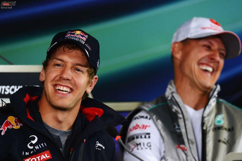 So viel Spaß können Pressekonferenzen machen: Sebastian Vettel und Michael Schumacher, Konkurrenten auf der Rennstrecke, aber privat seit Jahren befreundet.