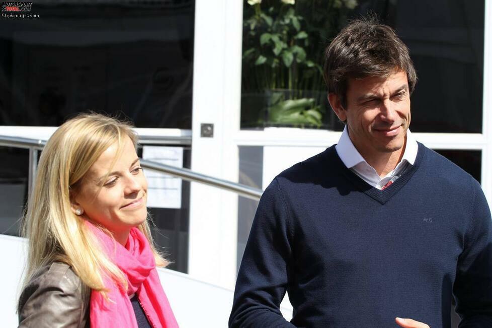Hinter jedem starken Mann steht auch eine starke Frau: Williams-Großaktionär Toto Wolff und seine Frau Susie, die als Mercedes-DTM-Pilotin selbst im Motorsport Karriere gemacht hat und bei Williams als Entwicklungsfahrerin unter Vertrag steht.