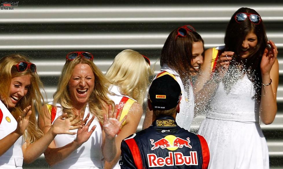 Der Traum eines jeden Gridgirls: Von Sebastian Vettel einmal so richtig nass gemacht werden.