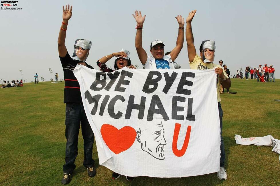 Karthikeyan hin, Mallya her: Die meisten Fans hat selbst in Indien Michael Schumacher. Immerhin 67.000 sahen das letzte Rennen der lebenden Legende auf dem Buddh International Circuit, 37.000 davon mussten für ihre Eintrittskarte bezahlen. Um die Formel 1 bekannter zu machen, wurden nämlich viele Gratistickets an verschiedene Gruppen verteilt.