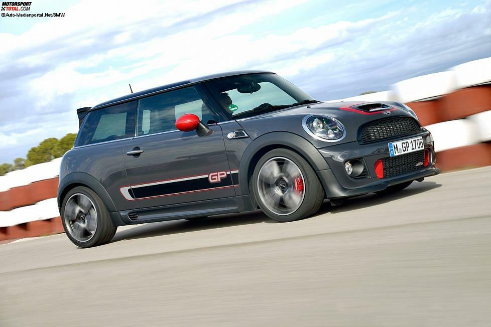 Der Mini John Cooper Works GP sei auf der Rennstrecke entwickelt und für den Straßenverkehr zugelassen. Noch in diesem Jahr soll die Produktion der auf 2000 Exemplare beschränkten Kleinserie beginnen...