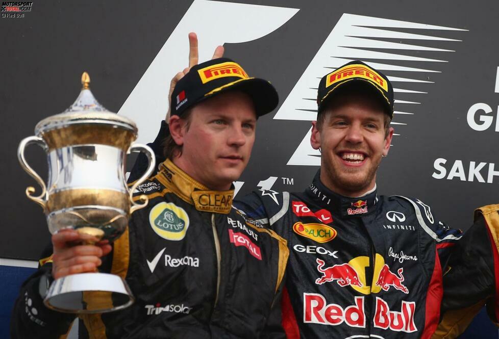 V wie Victory und immer zu Späßen aufgelegt: Sebastian Vettel und Kimi Räikkönen kommen gut miteinander aus, auch nach ihrem sehenswerten Duell um den Sieg beim vierten Saisonrennen.